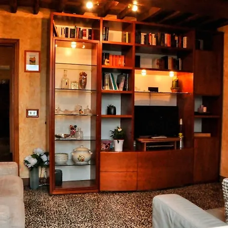 Casale Colle Belvedere * لوكا